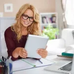 بهترین روش های یادگیری زبان در منزل برای یک خانم 487598346446