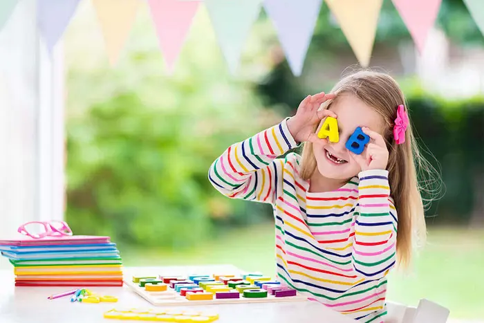 بهترین سن یادگیری زبان برای کودکان و حروف الفبا 7598543535